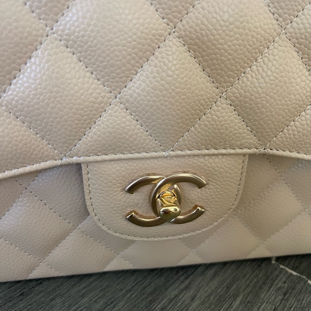 Jumbo classic caviar beige Chanel bag - Picture 2 of 7